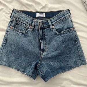 🧵Levi’s Denim Shorts
